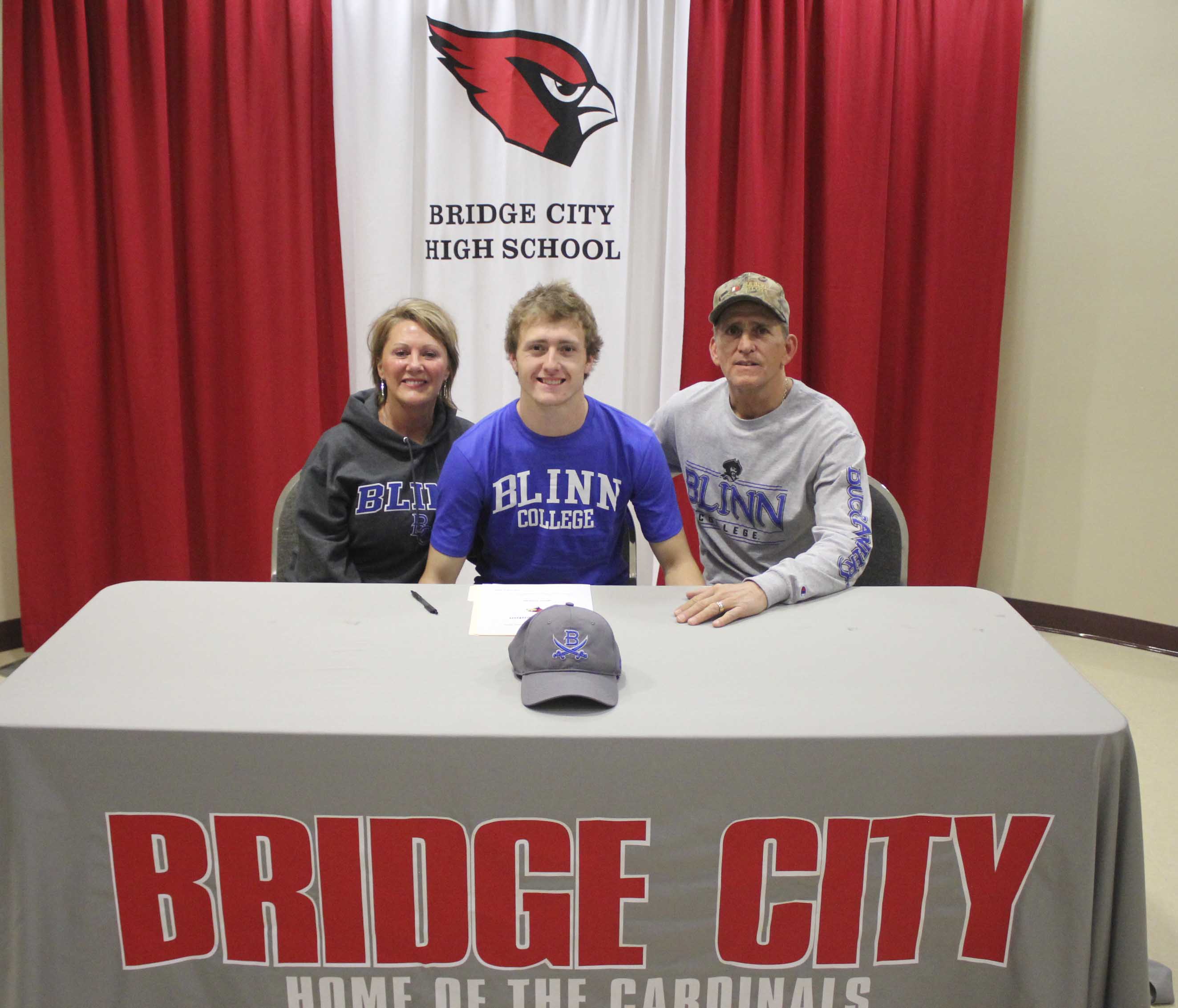 Cardinal Denton signs with Blinn JC Orange Leader Orange Leader